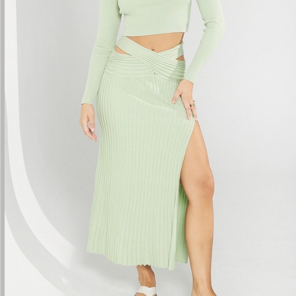 SOVERE Pistachio green textured knit long sleeve maxi slit skirt set small
